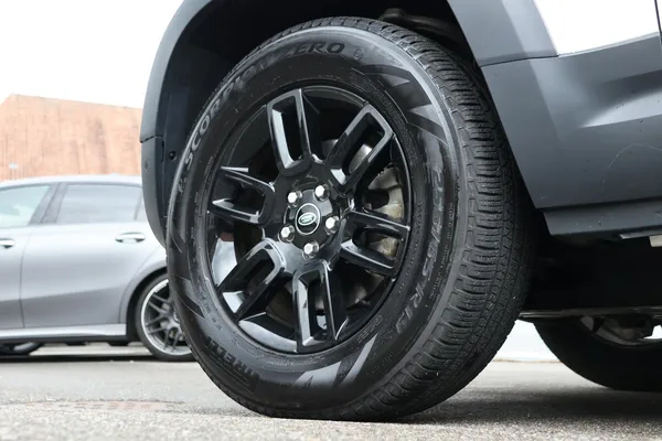 Car image 8