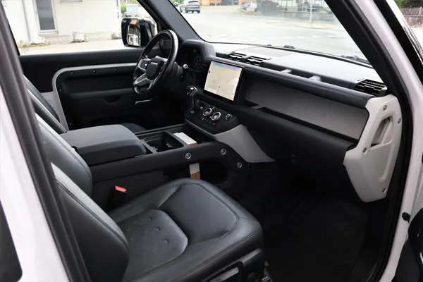 Car image 14