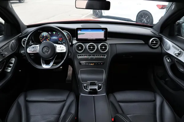 Car image 18