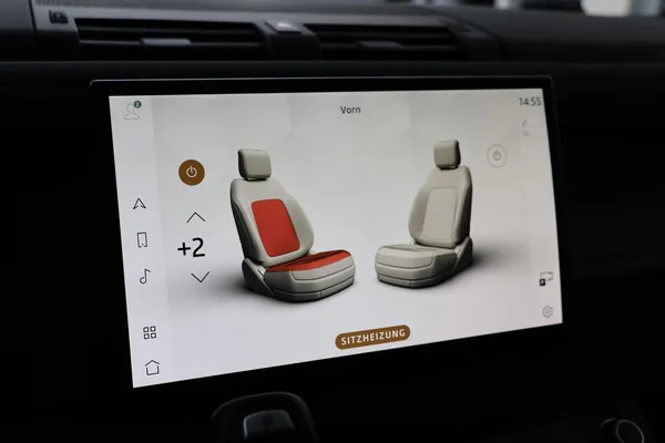 Car image 18