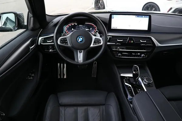 Car image 15