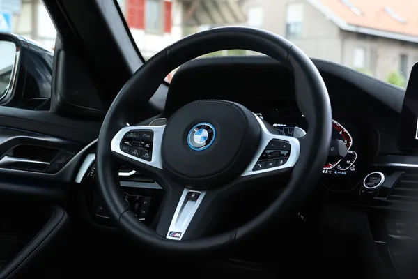 Car image 16