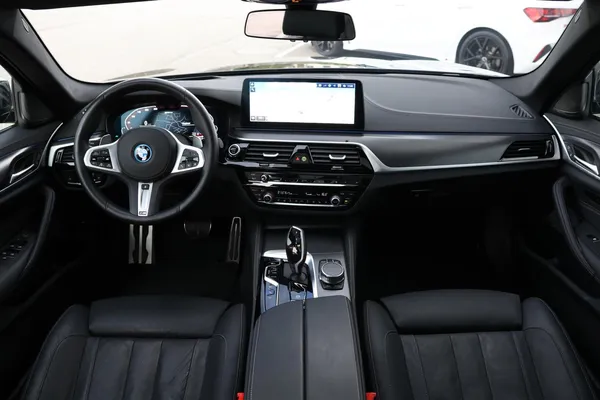 Car image 17