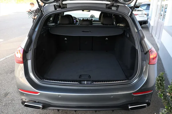 Car image 18