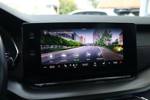 Car image 26
