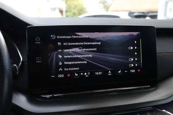 Car image 27