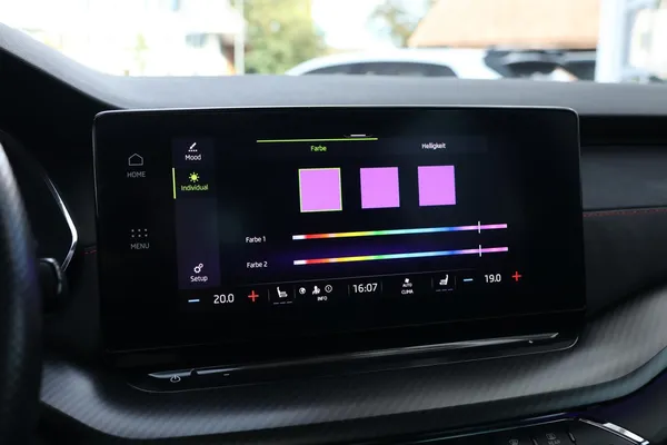 Car image 28