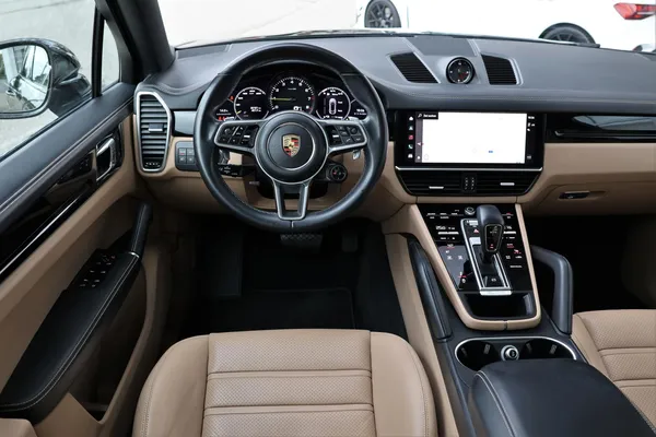 Car image 16
