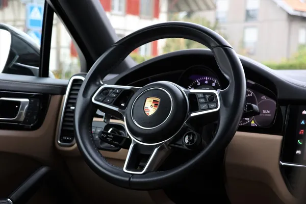 Car image 17