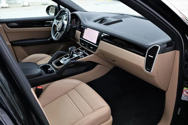 Car image 21