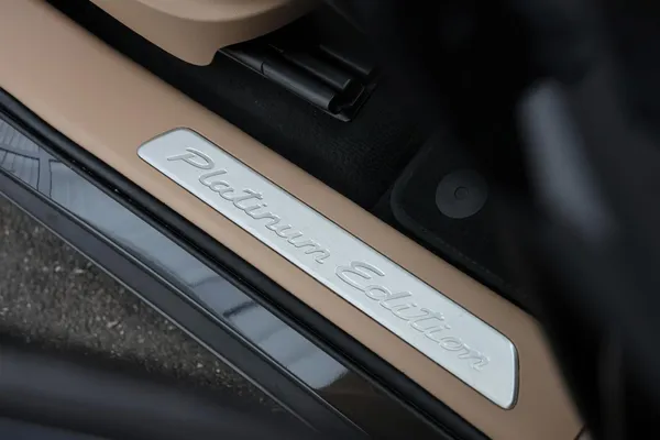 Car image 23