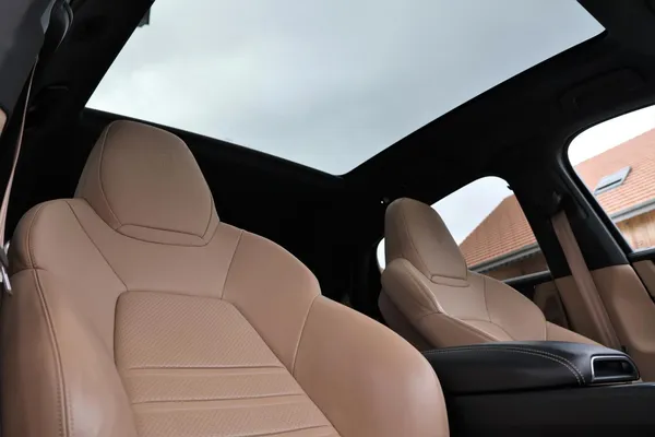 Car image 24