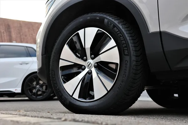 Car image 8