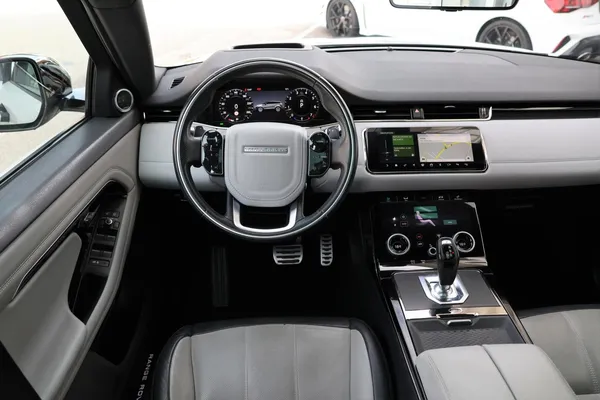 Car image 15