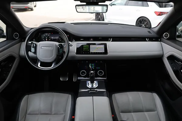 Car image 17