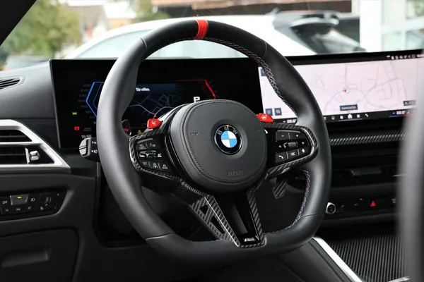 Car image 16