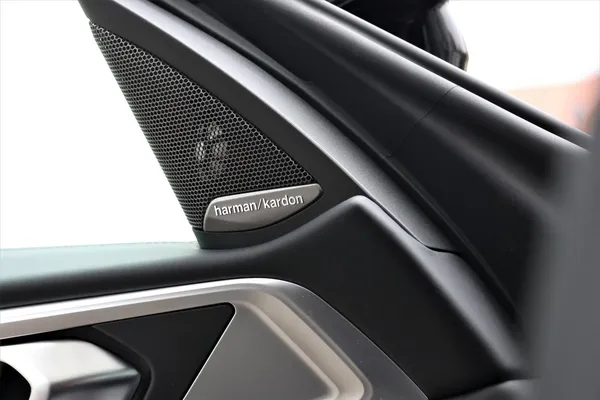 Car image 24