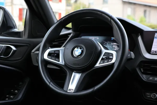 Car image 15