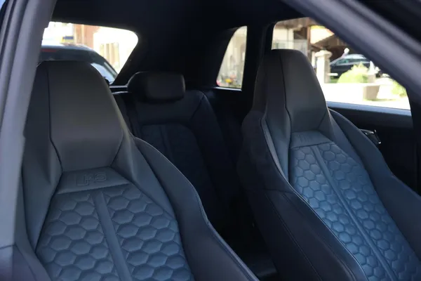 Car image 23