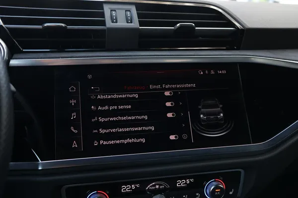 Car image 26