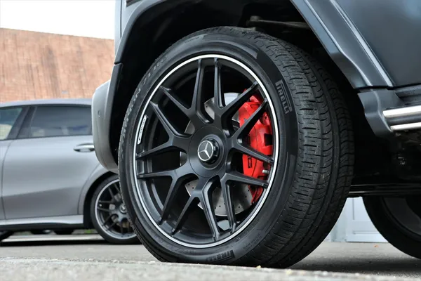 Car image 9