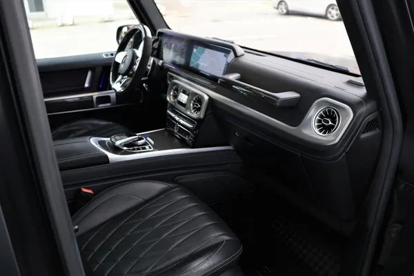 Car image 24