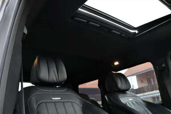 Car image 27