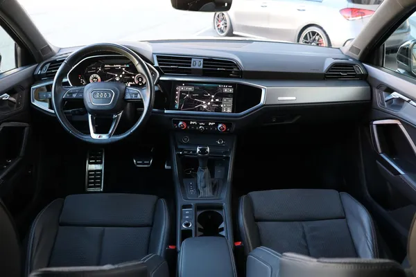 Car image 17