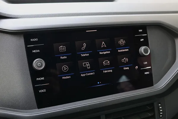 Car image 24