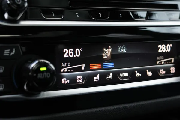 Car image 26