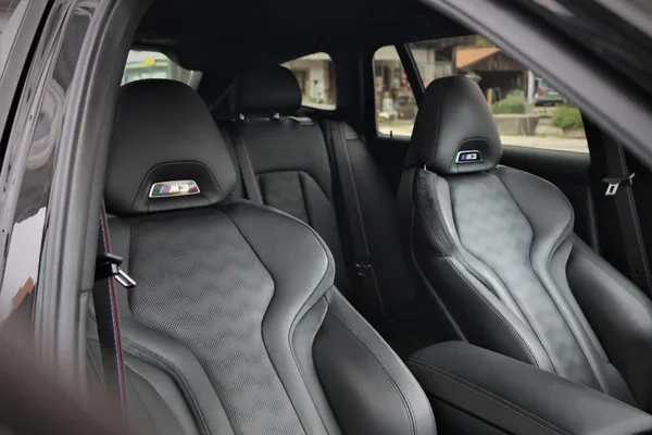 Car image 25