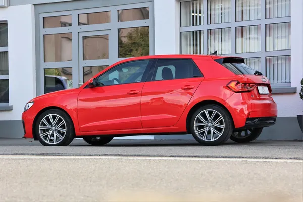 Car image 4