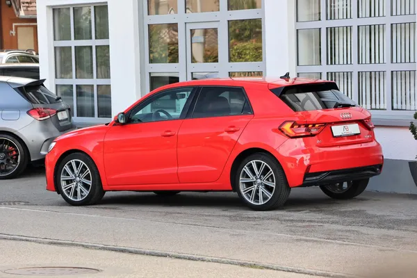 Car image 5