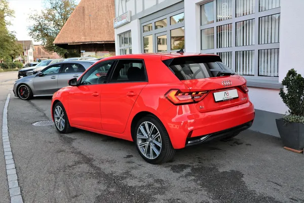 Car image 8
