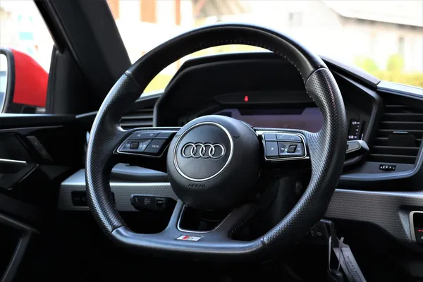 Car image 15