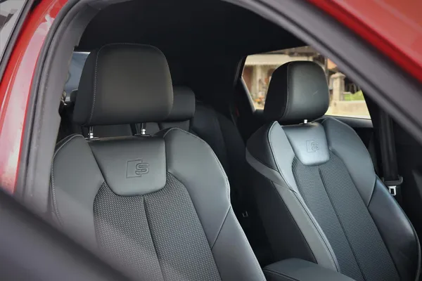 Car image 23