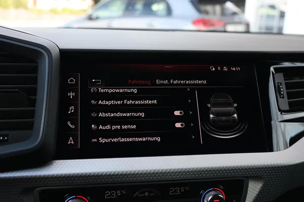 Car image 25