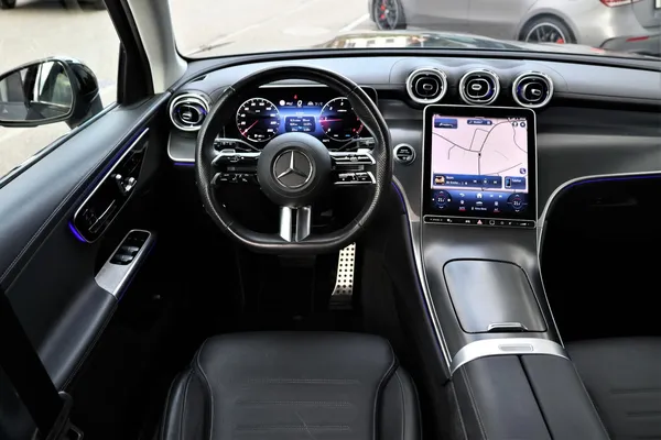 Car image 15