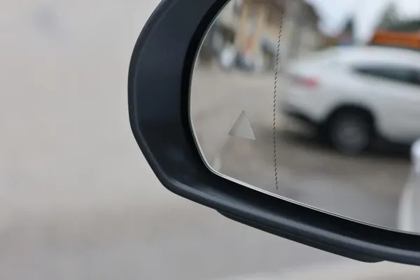 Car image 32