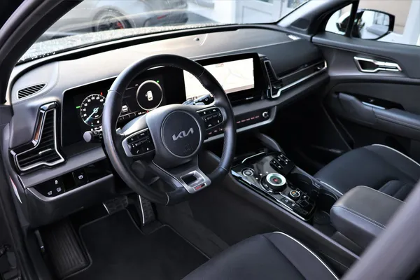 Car image 11