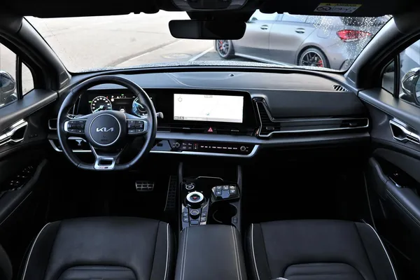 Car image 17