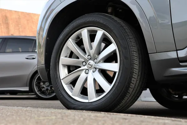 Car image 9