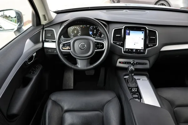Car image 15