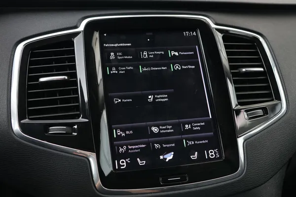 Car image 24