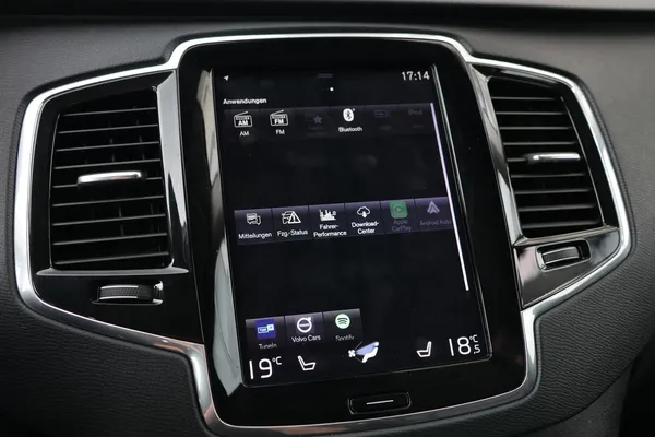 Car image 25