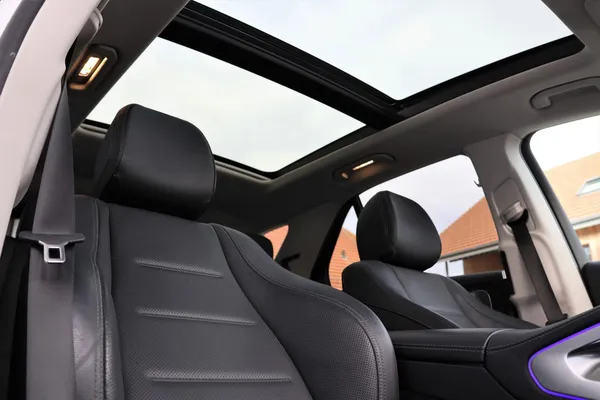 Car image 25