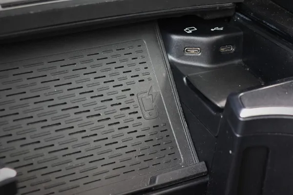 Car image 32