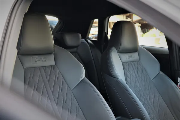 Car image 25