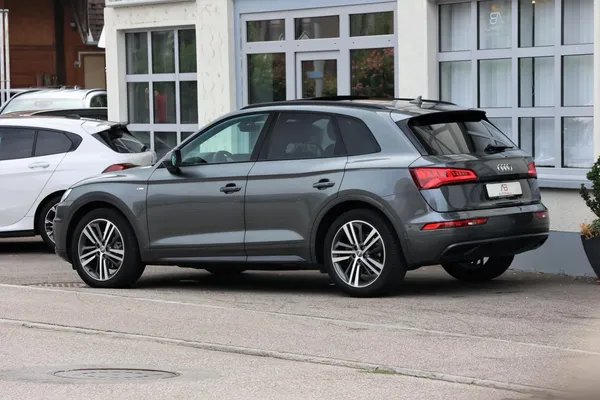 Car image 5
