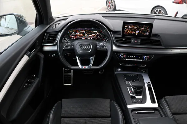 Car image 15